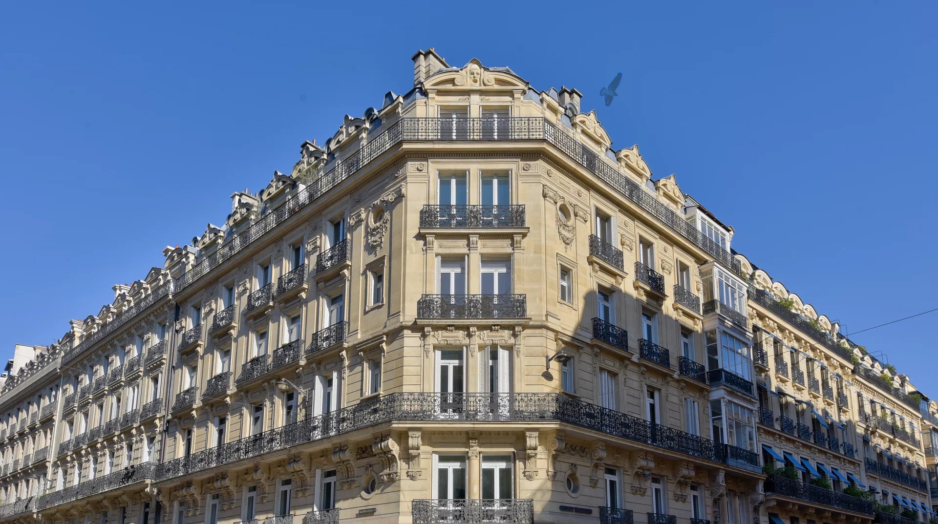 Sale Apartment Paris 8th