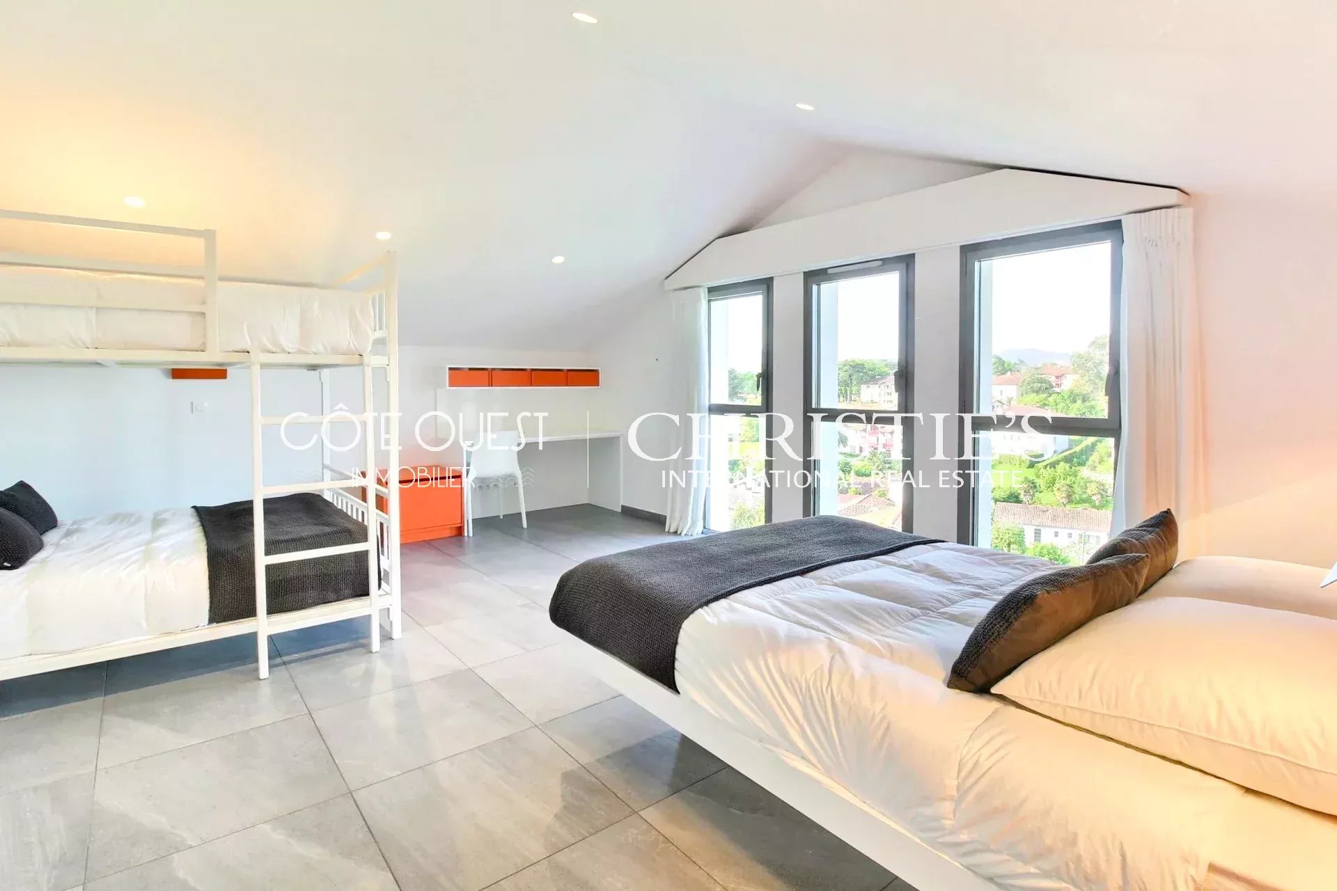 4 Bedroom Villa/Townhouse's Image 8