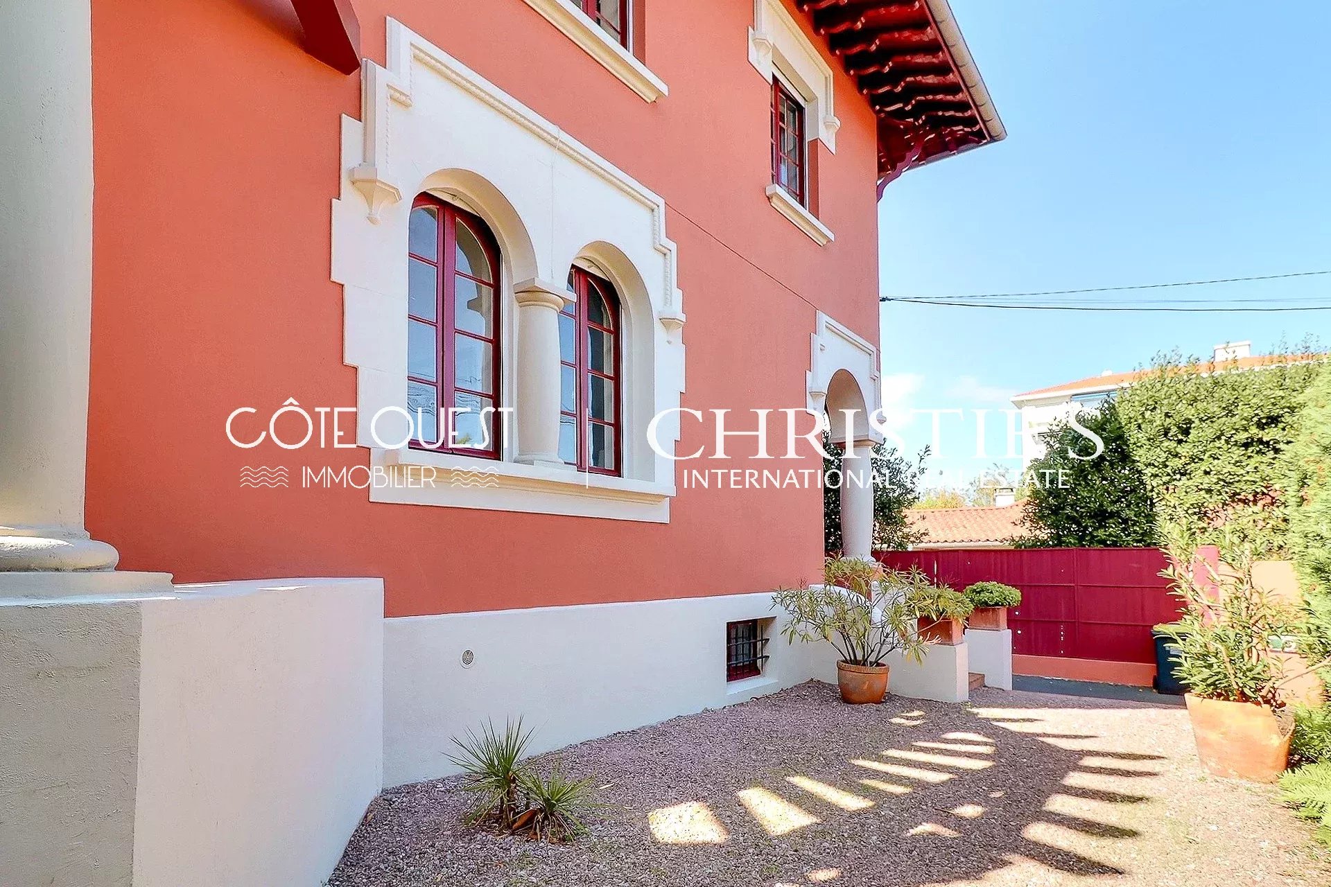 4 Bedroom Villa/Townhouse's Image 4