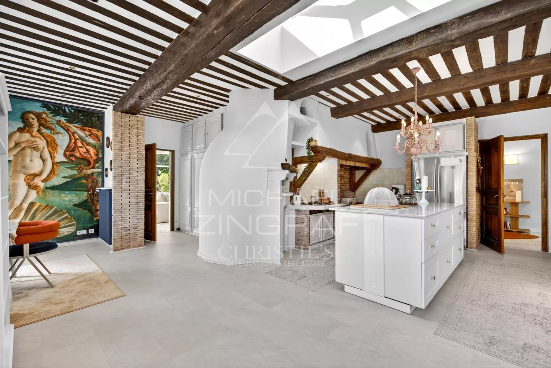 10 Bedroom Villa/Townhouse's Image 5