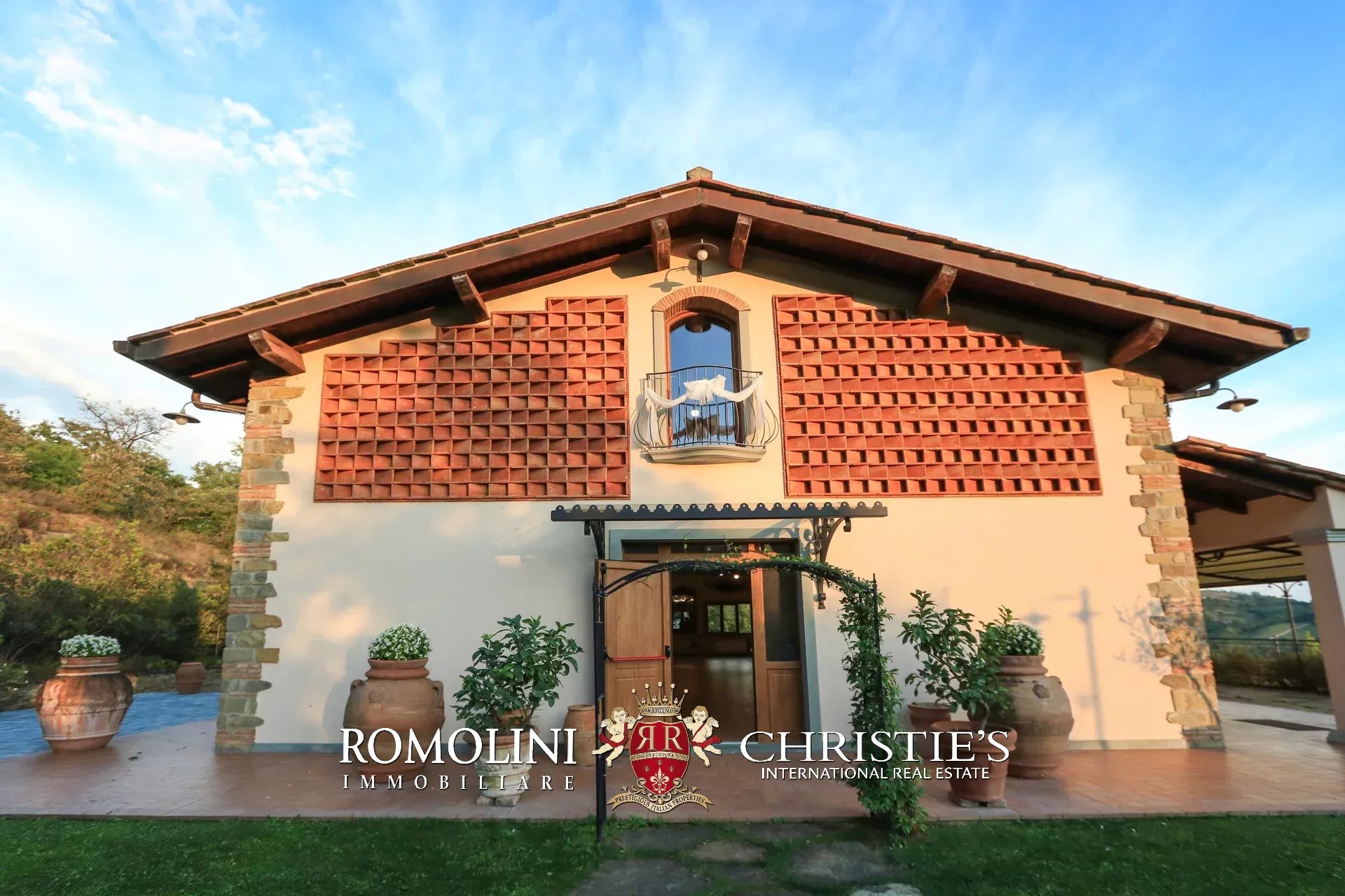6 Bedroom Villa/Townhouse's Image 8