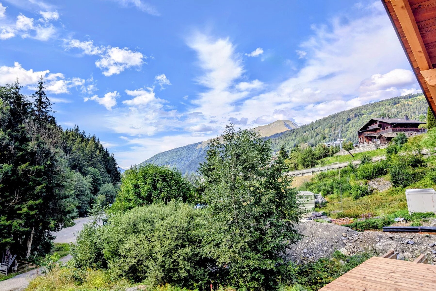 Photo of MORZINE – New-build 4-bedroom demi-chalet