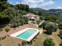 Elegant Provençal villa — photo 1 of 7