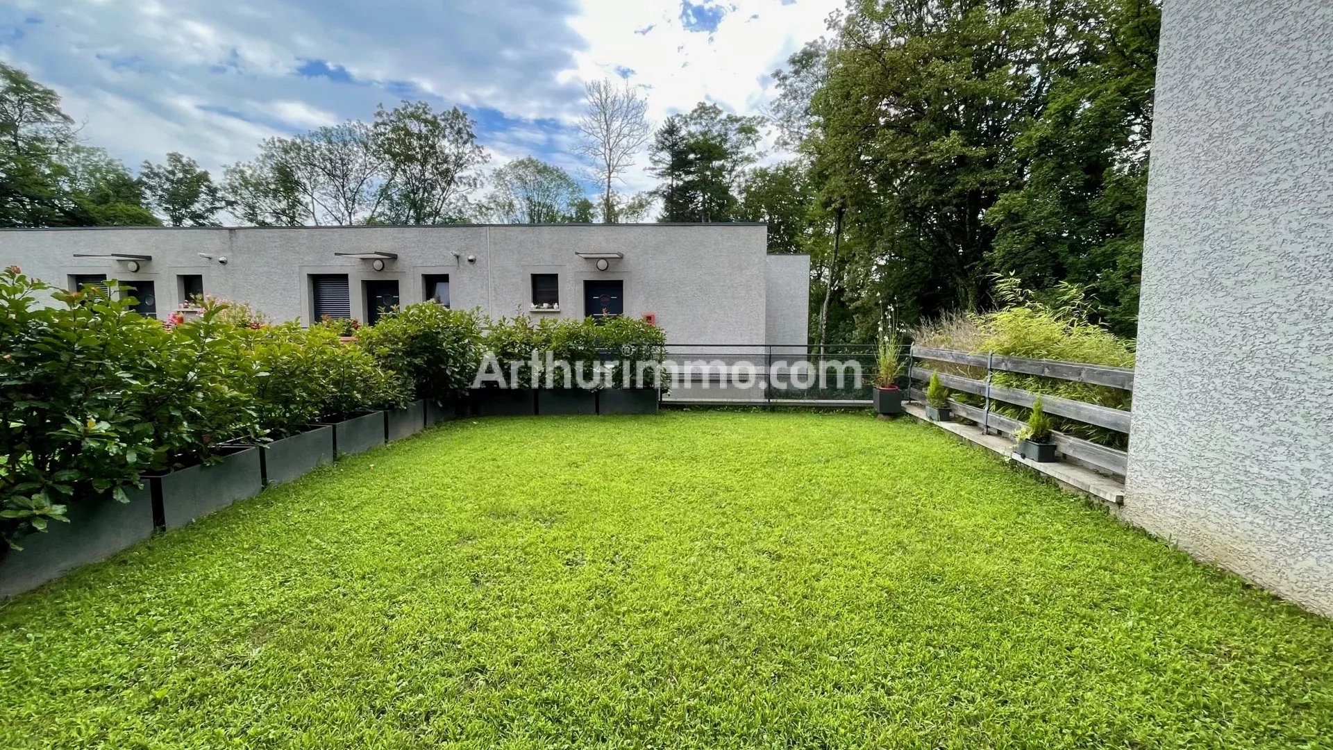 Appartement T3 Terrasse Jardin Box Place de parking et cave