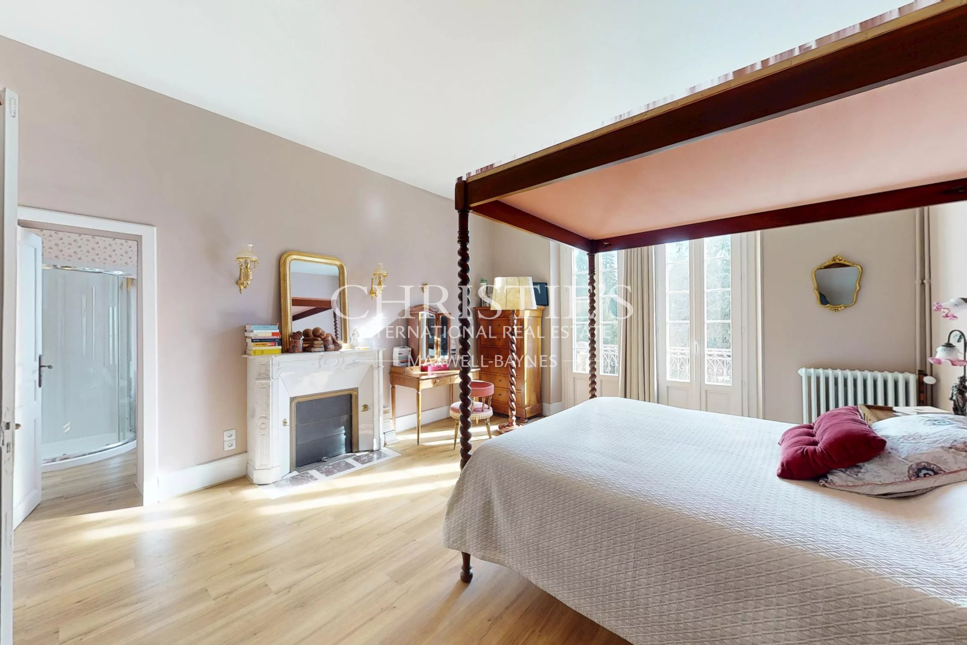 10 Bedroom Chateau's Image 17