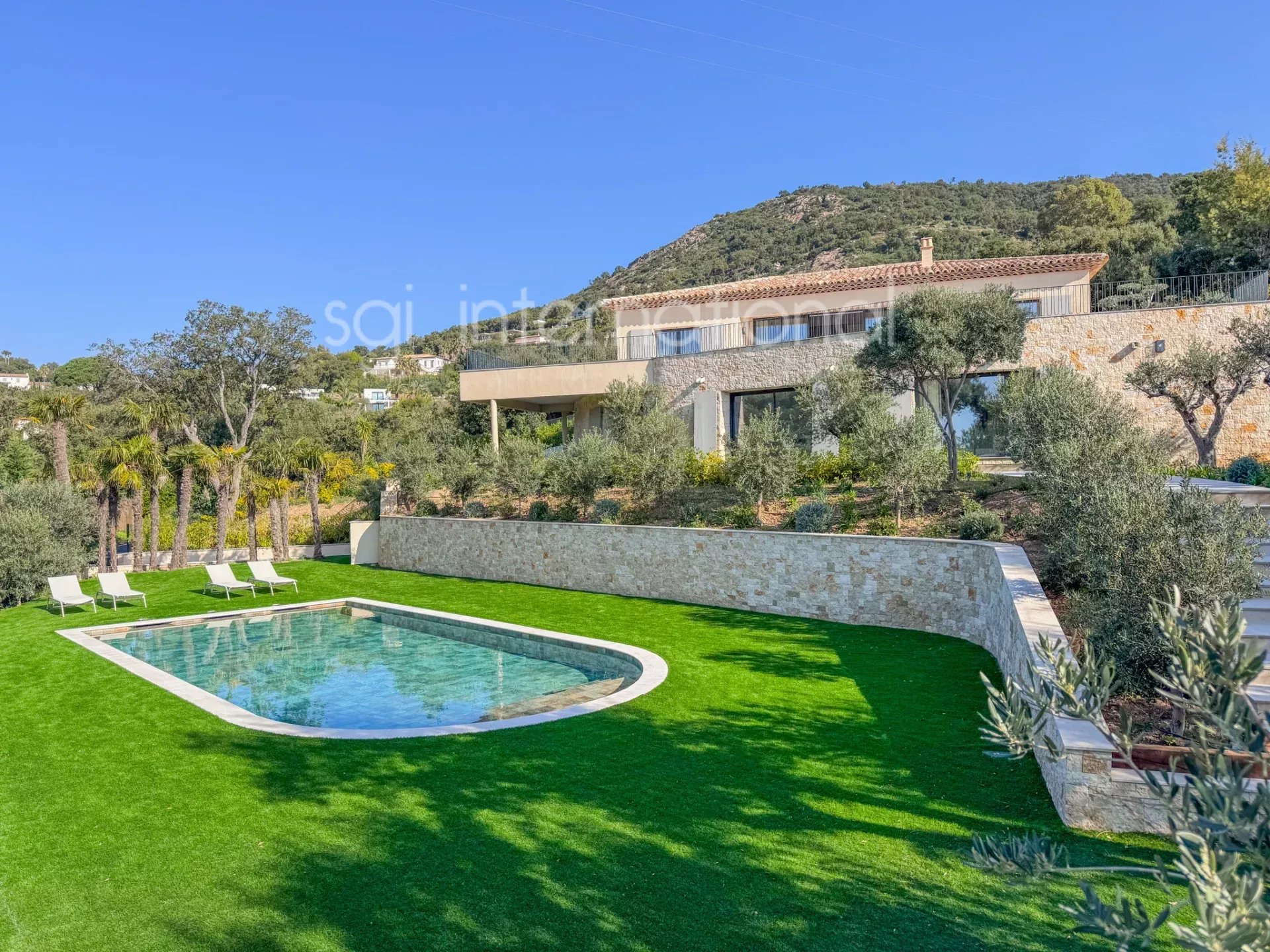 Grimaud – moderne, komplett renovierte Villa.