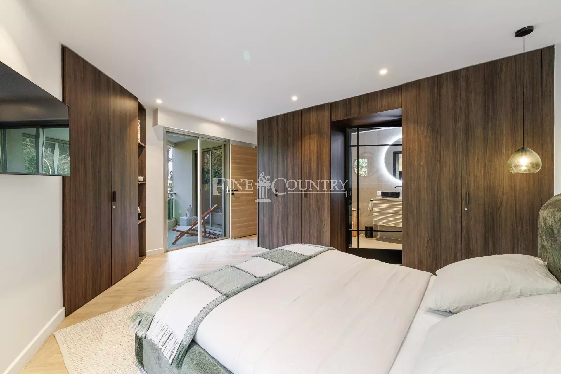 Photo of For Sale – 2-Bedroom Apartment – Cannes Montrose