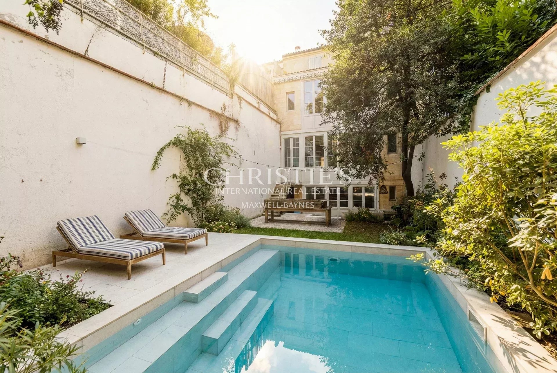 7 Bedroom Villa/Townhouse's Image 18