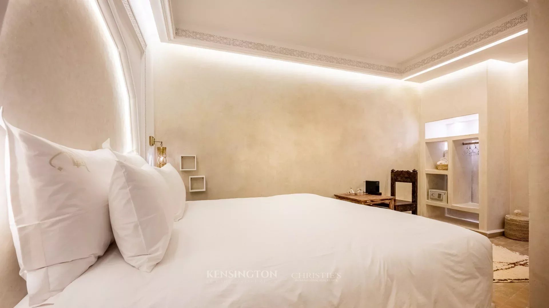 8 Bedroom Villa/Townhouse's Image 37