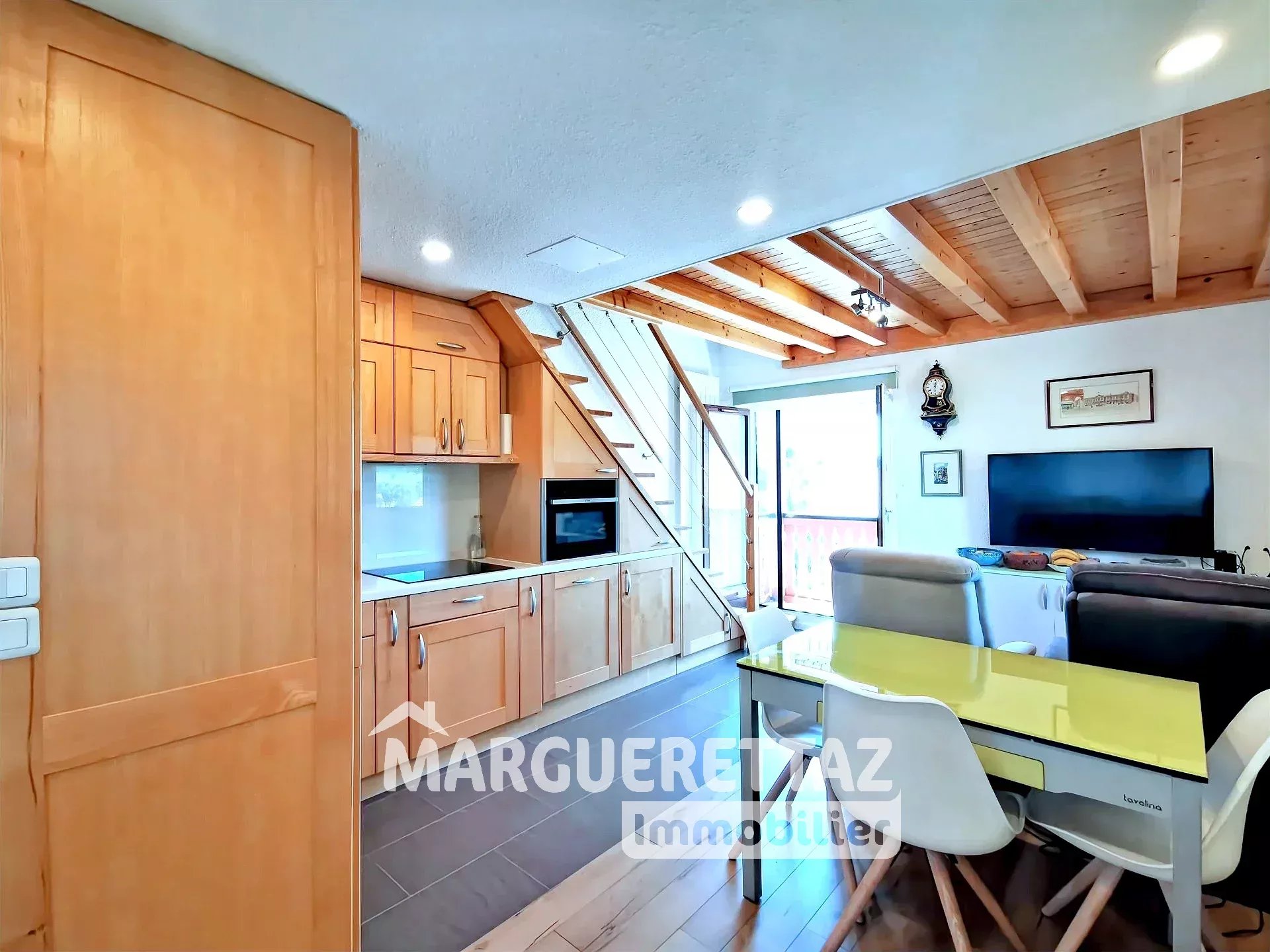 COUP DE COEUR ! Lumineux et fonctionnel duplex de type 3 rénové avec balcon et vue dégagée