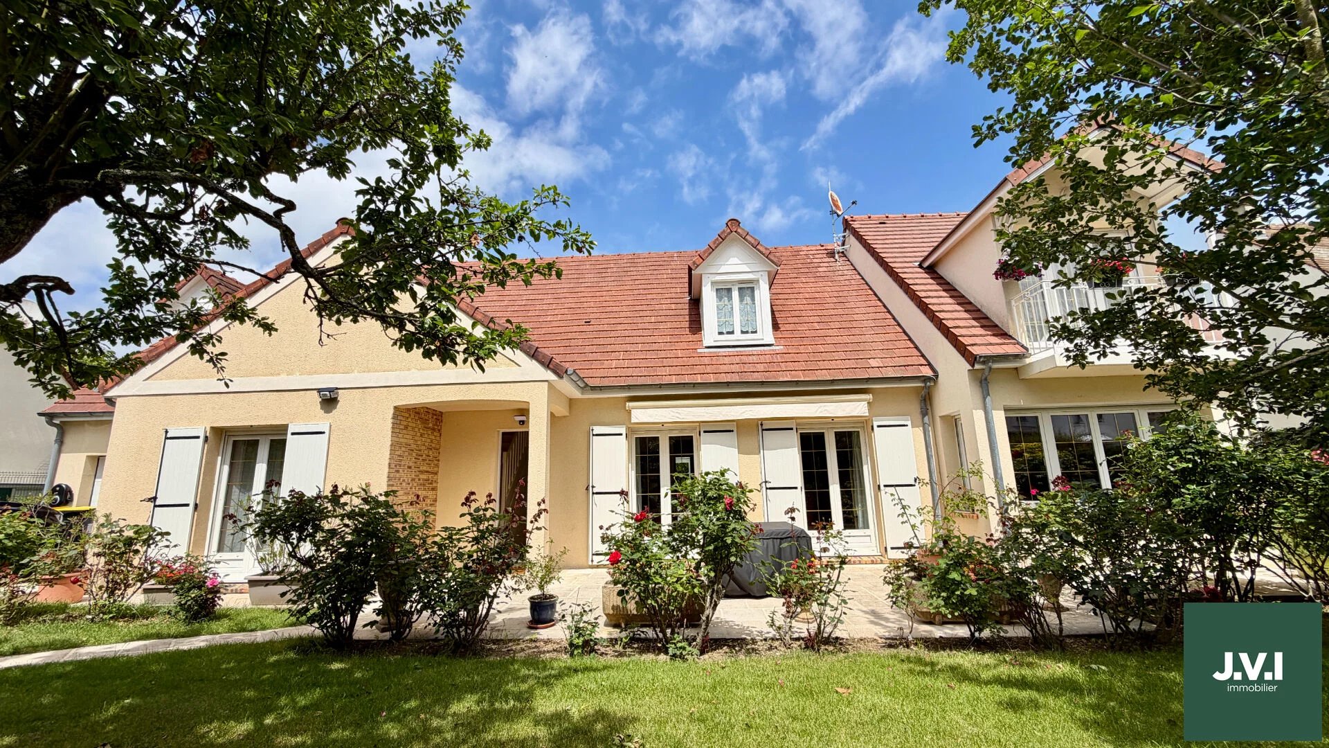 A VENDRE GROSLAY Maison 8 pièces 212 m²