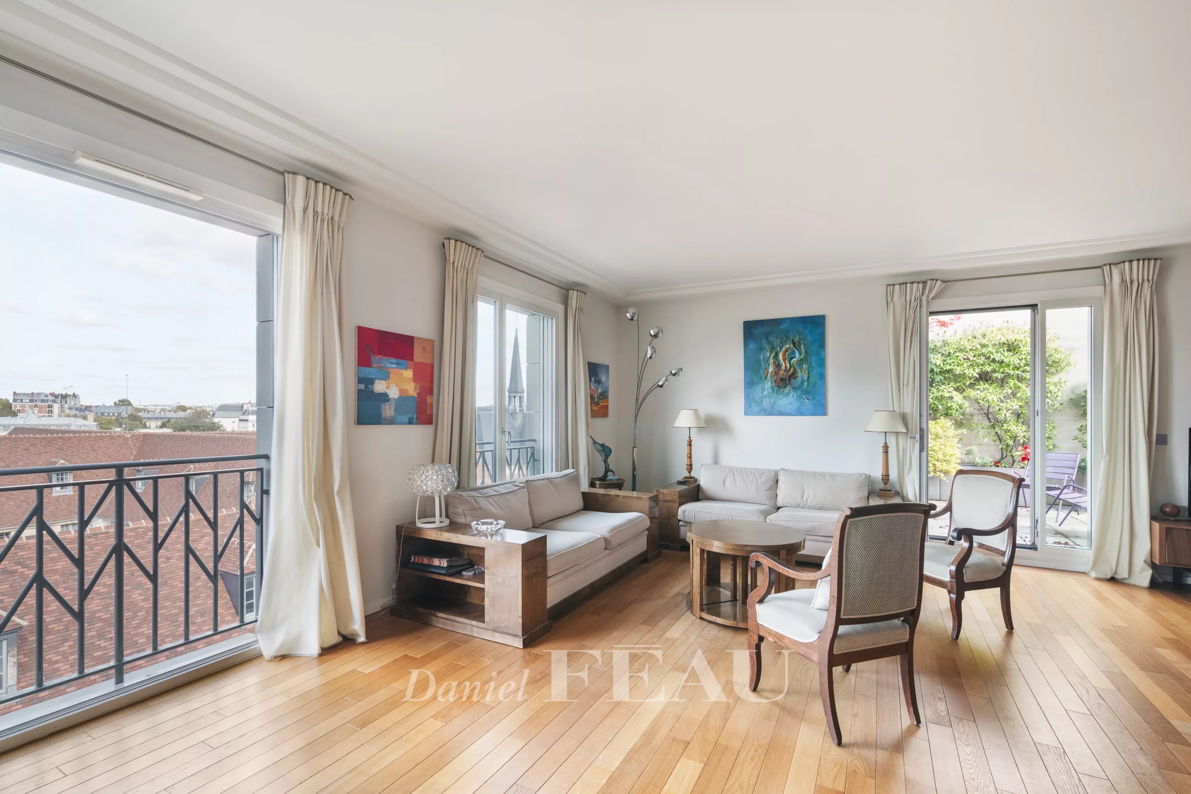 Paris 7th District – A superb pied a terre with terraces