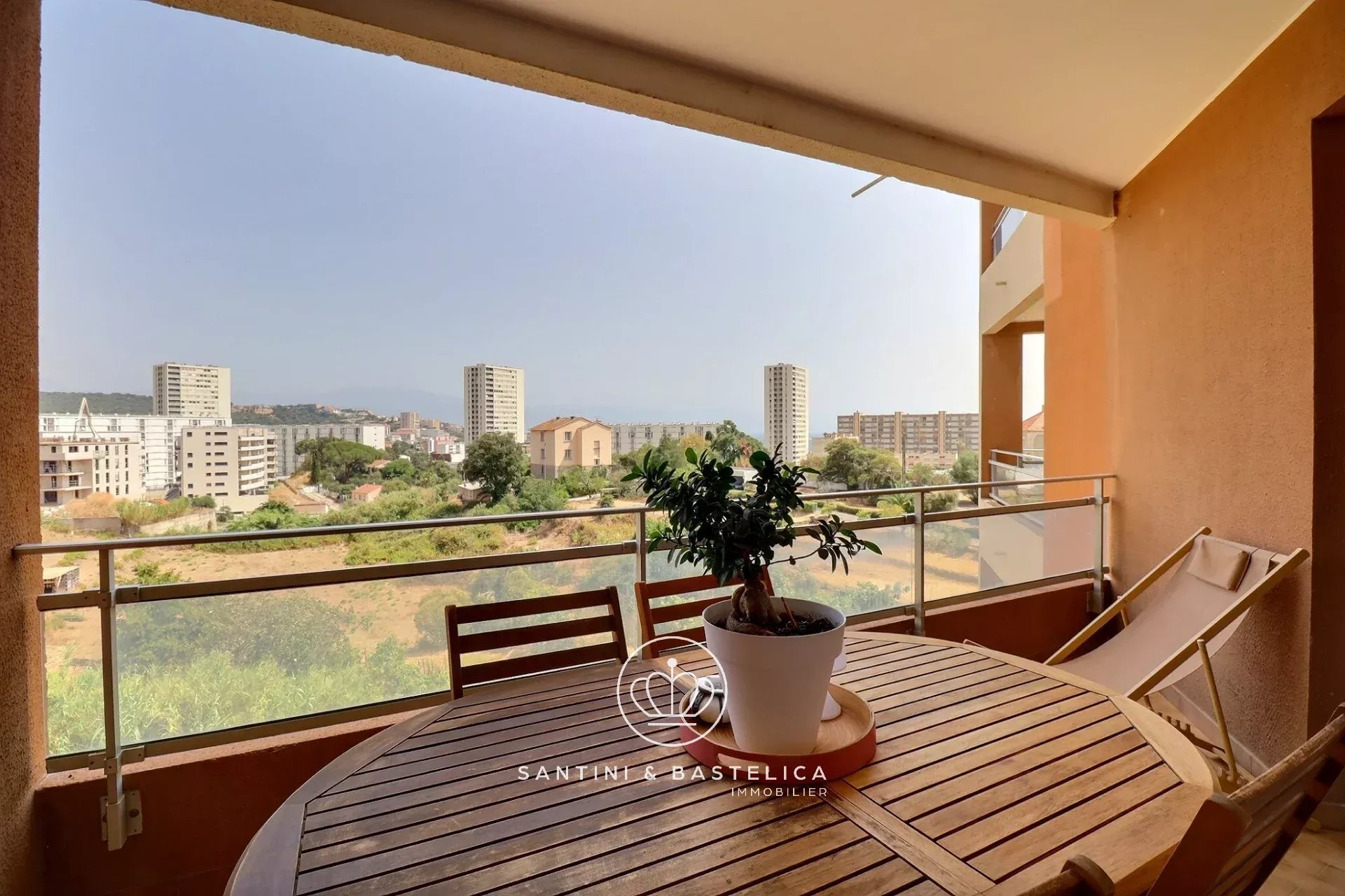 Appartement T4 avec terrasses et vue dégagée à Ajaccio