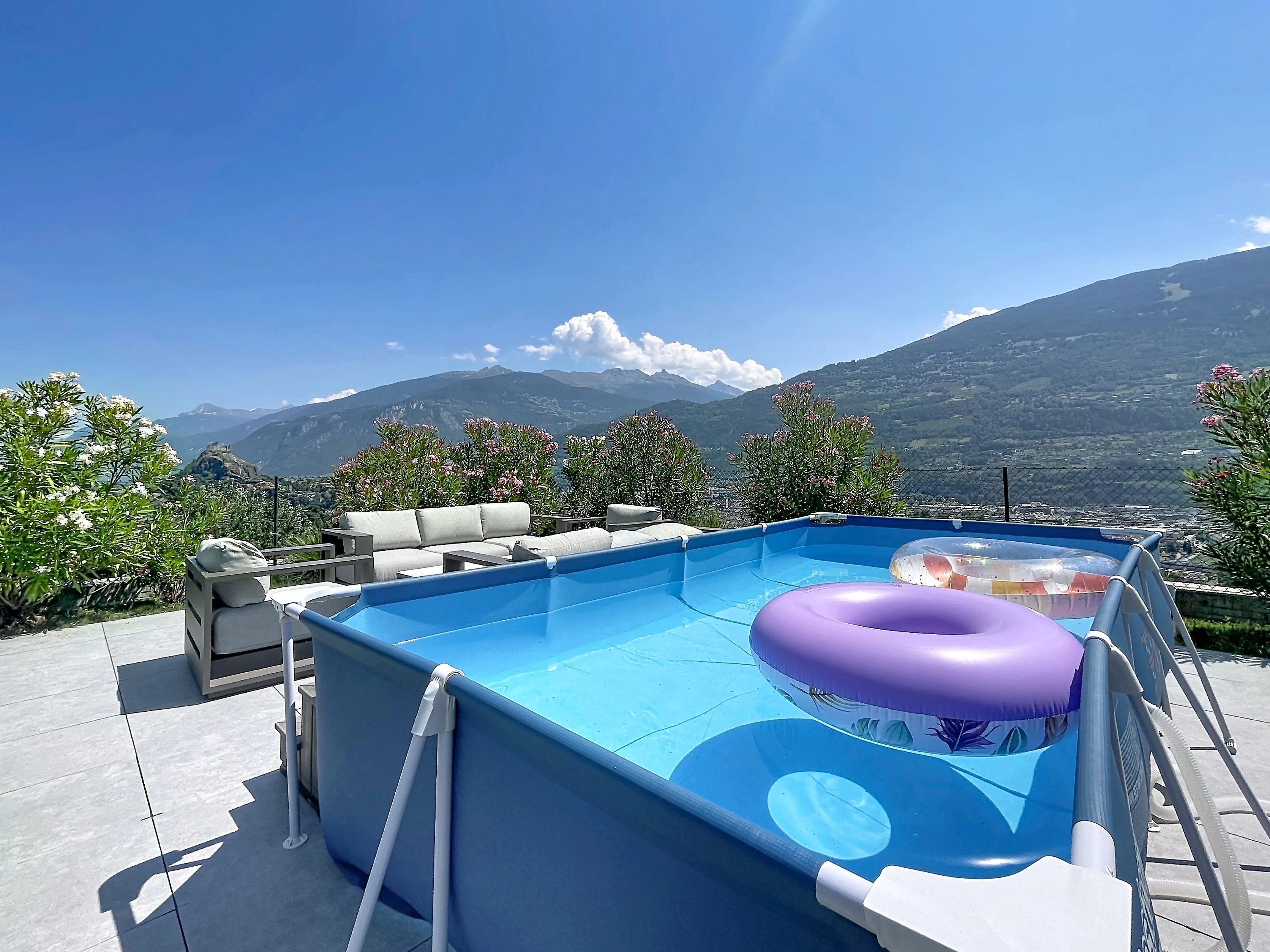 Propriété contemporaine avec rooftop panoramique