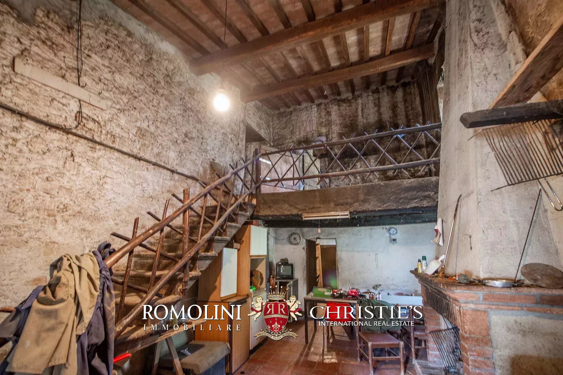 6 Bedroom Villa/Townhouse's Image 16