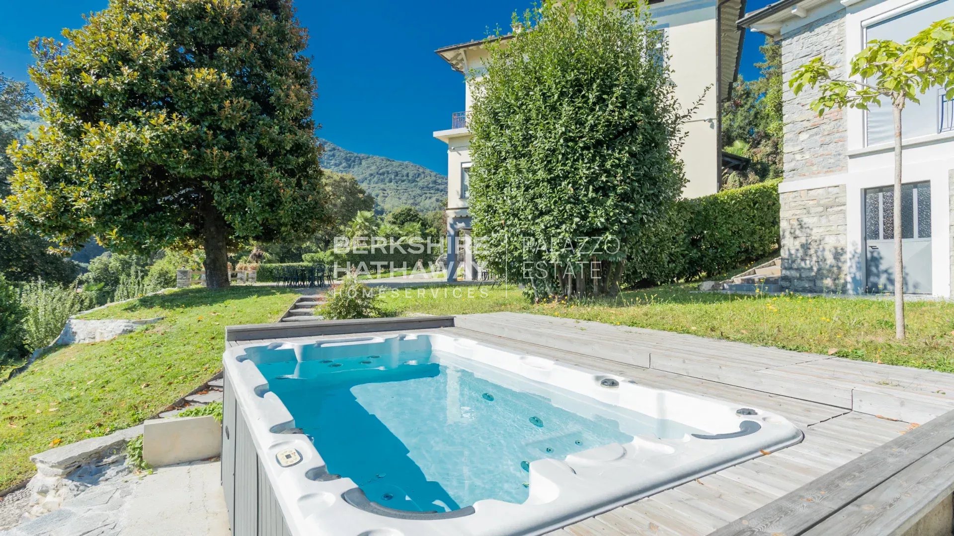 Villa in Como - view 1