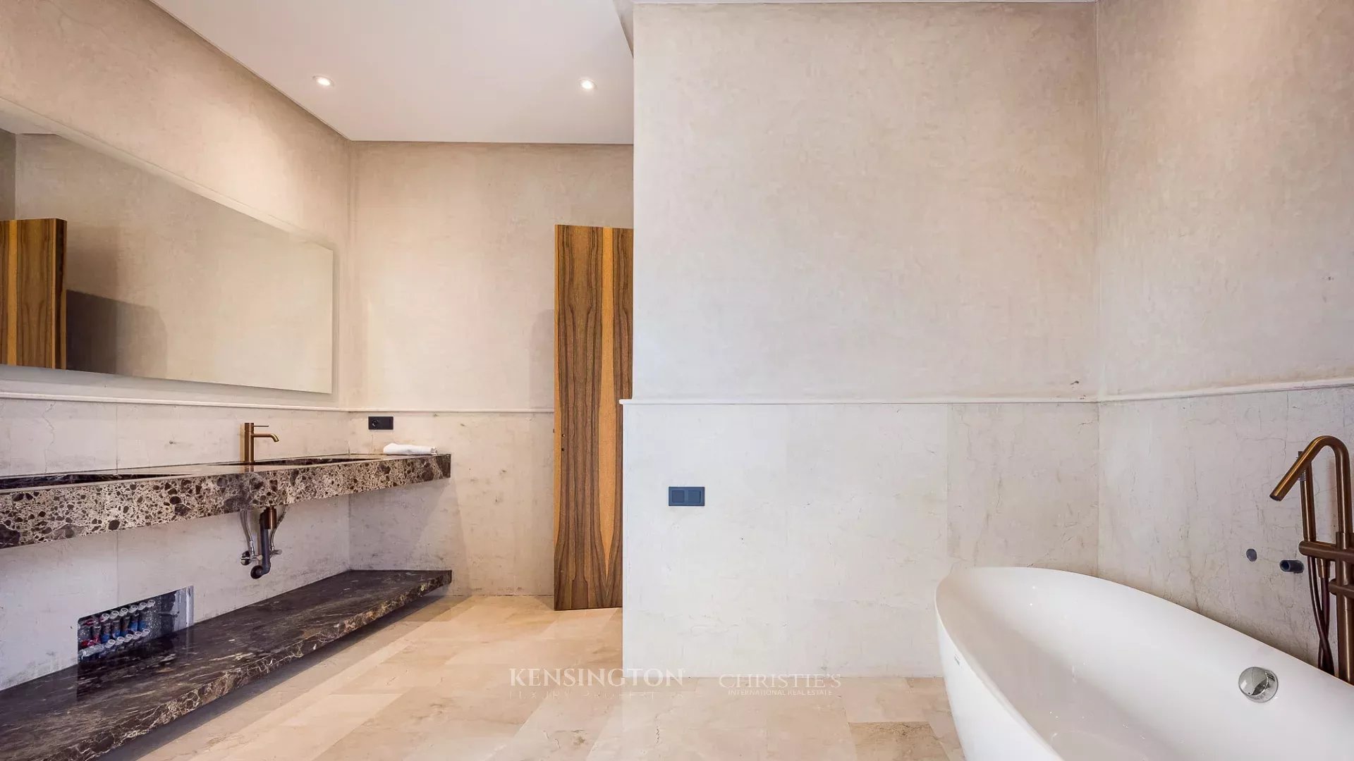 6 Bedroom Villa/Townhouse's Image 50