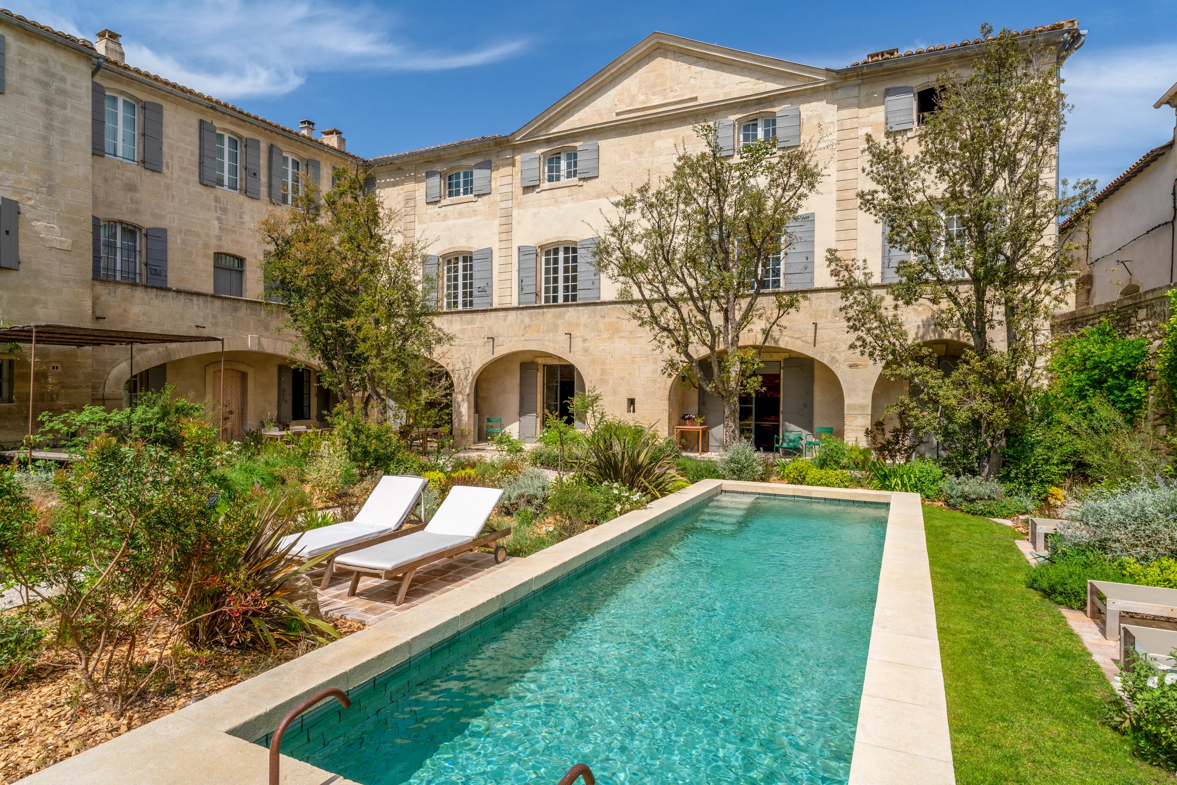 Vente Hôtel Particulier de Prestige - 1 200 m² - Proche Saint-Rémy-de-Provence