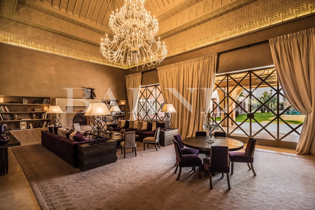 Dining room Chandelier Carpet