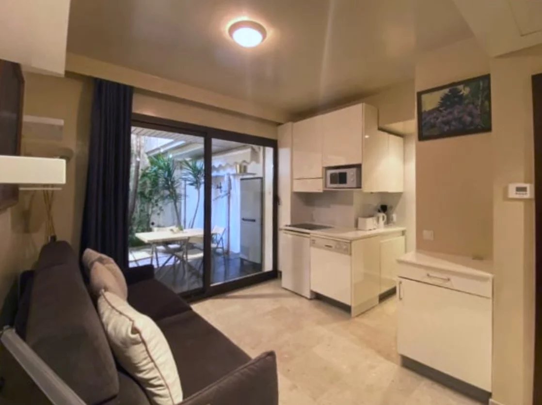 Studio with Private Garden – Mixed Use