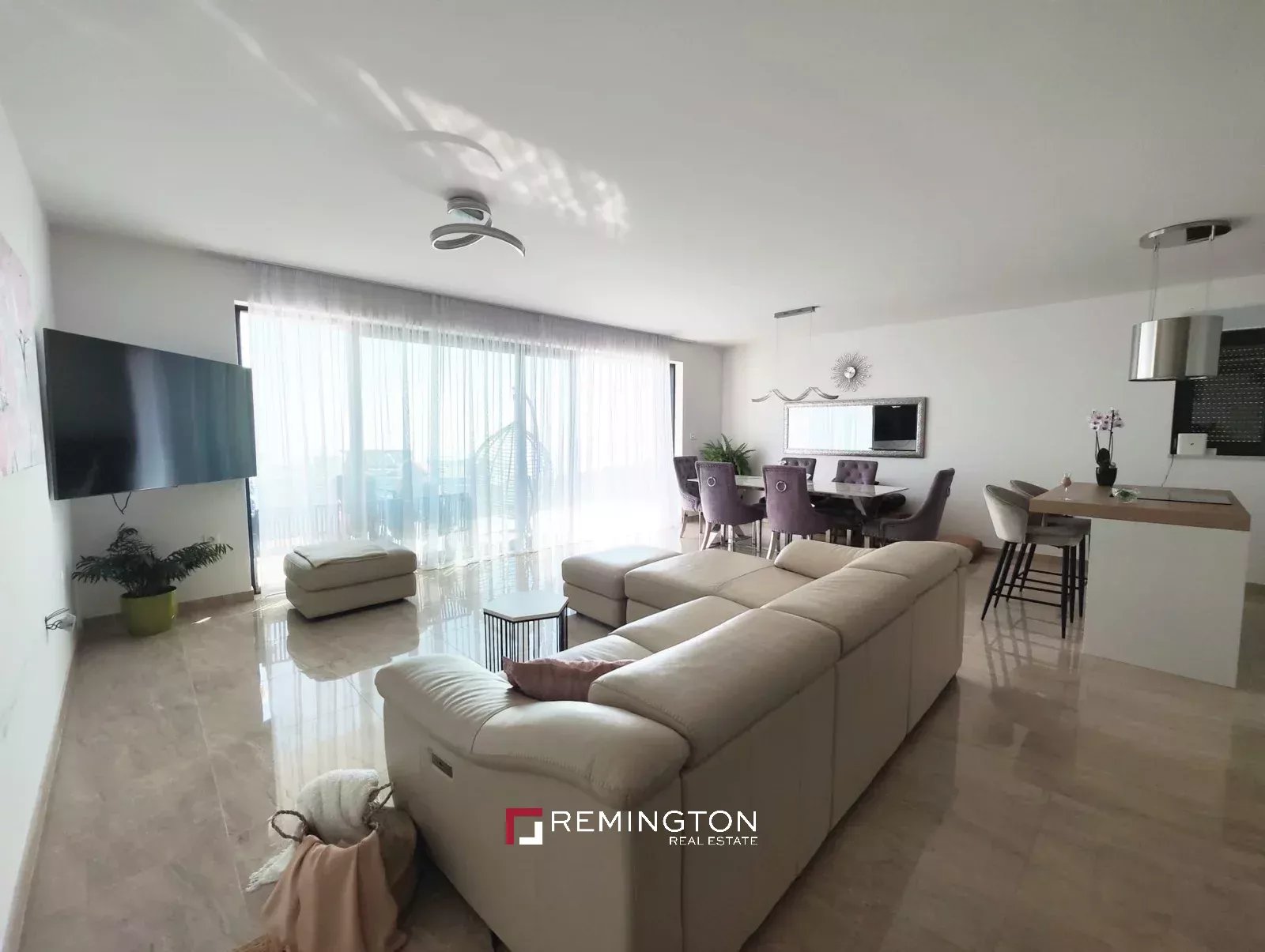 4 Bedroom Villa/Townhouse's Image 3