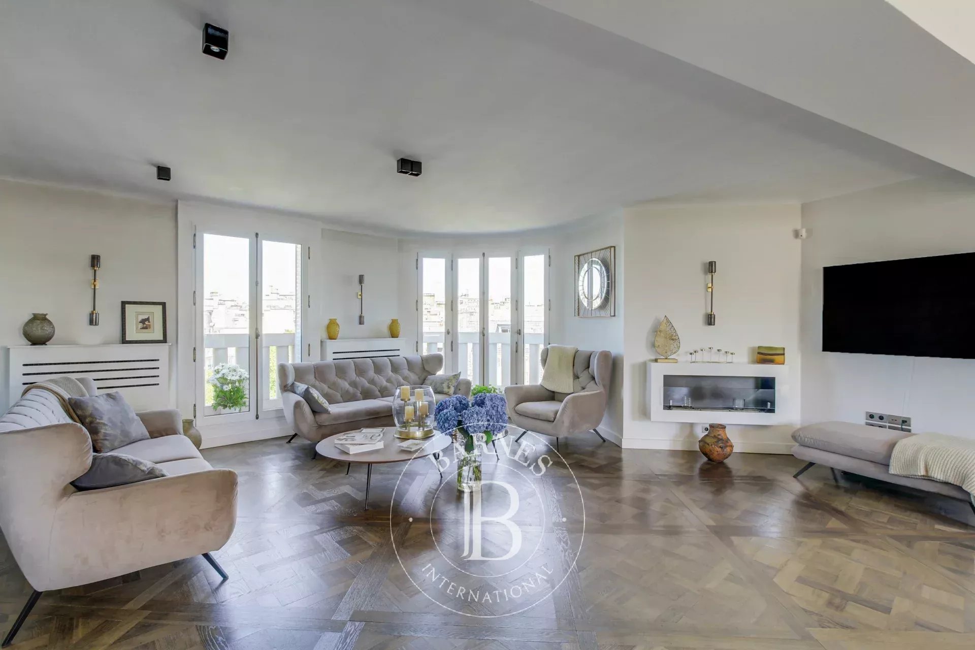 Paris 7 - top floor - exceptional terrace - breathtaking views