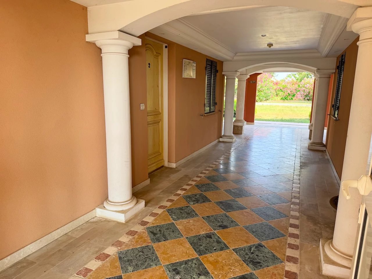 Roquebrune-sur-Argens | 3-room apartement with loggia overlooking a beautiful garden.