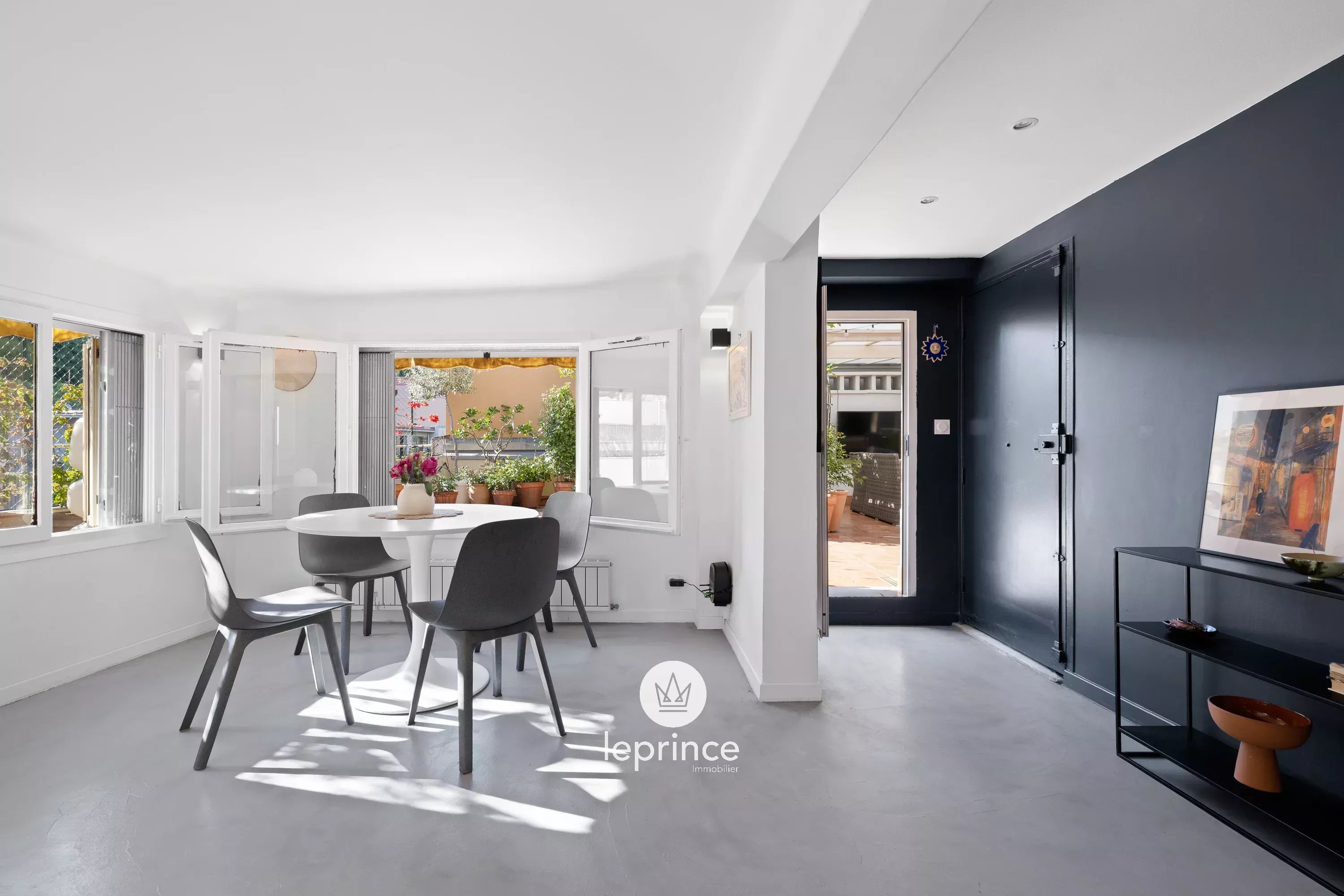 Nice – Fleurs – 2 Bedroom – Top Floor – Terrace