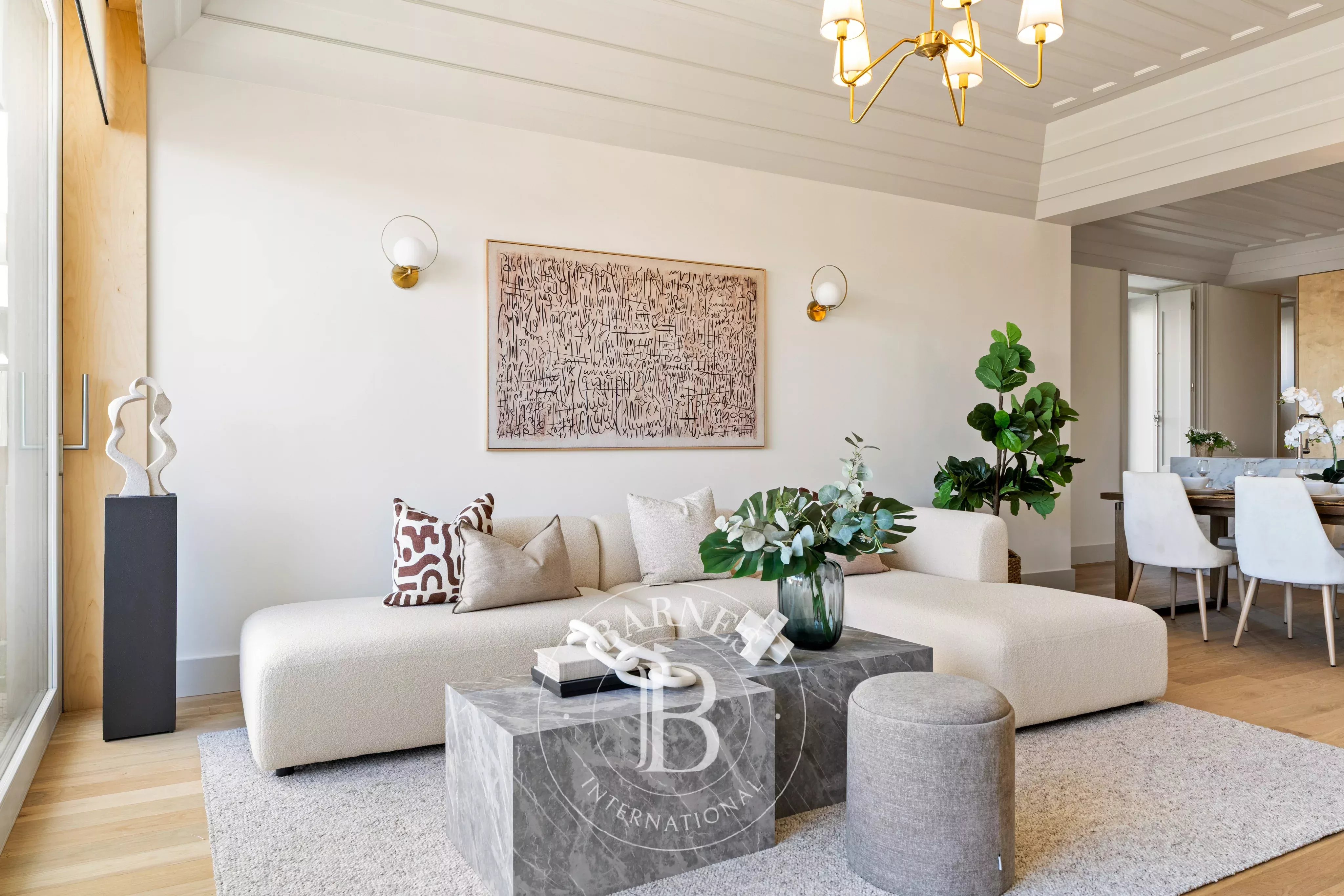 Jardin et vue sur la mer