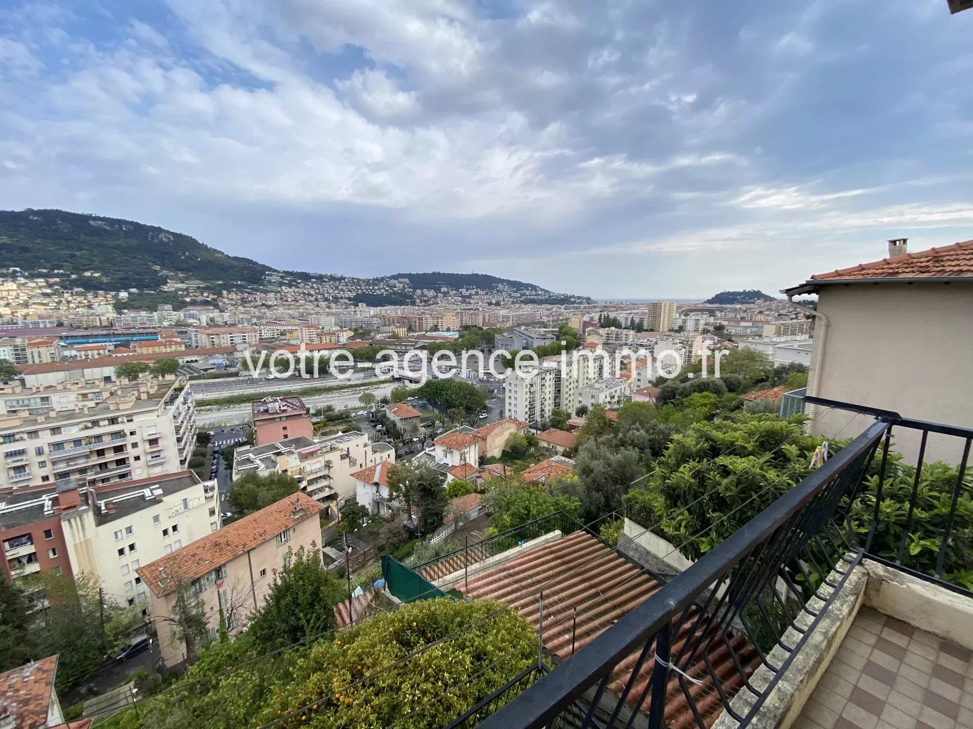Nice-Cimiez-2 pièces meublé vue mer / 726€