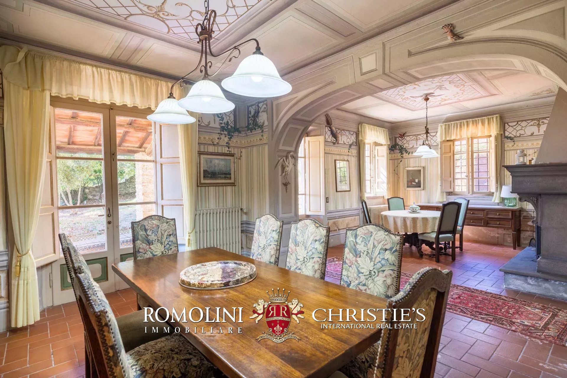 6 Bedroom Villa/Townhouse's Image 37