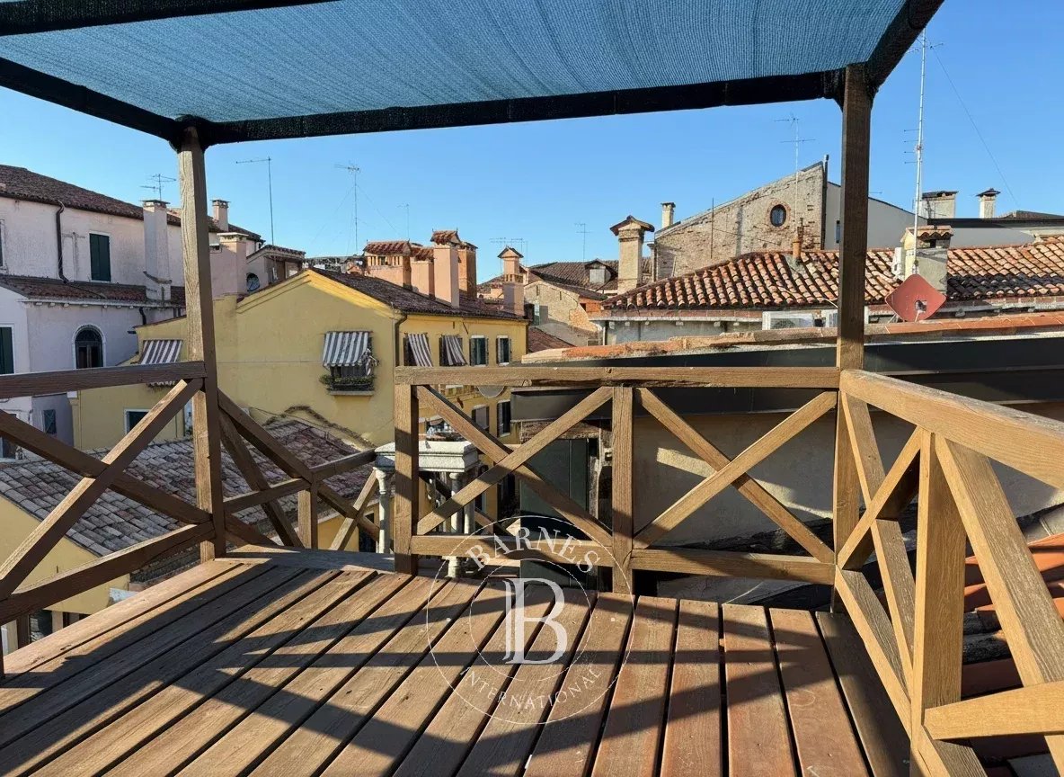 Venezia, San Polo appartamento restaurato con altana