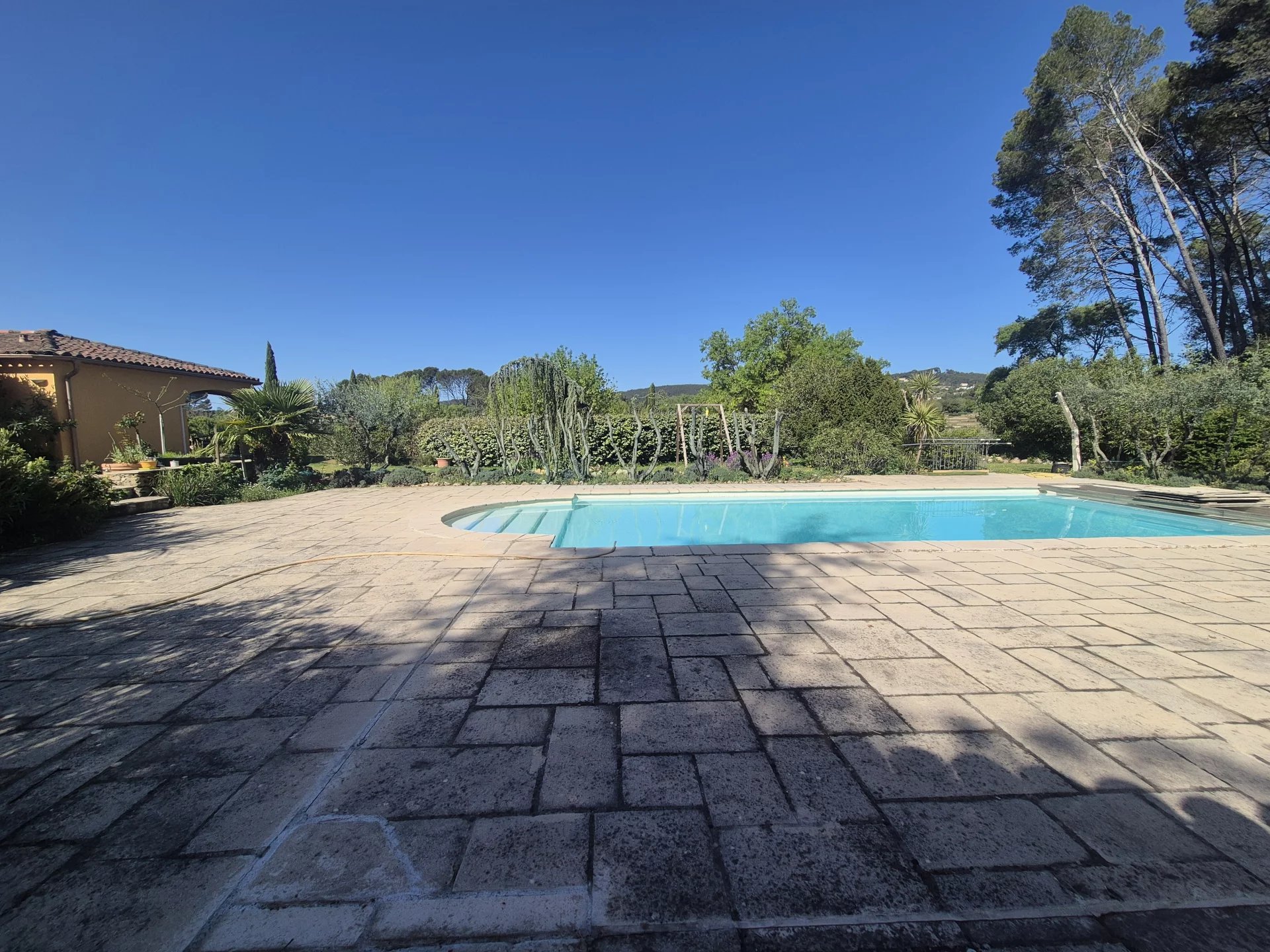 COTIGNAC TRES BELLE VILLA AVEC OLIVERAIE