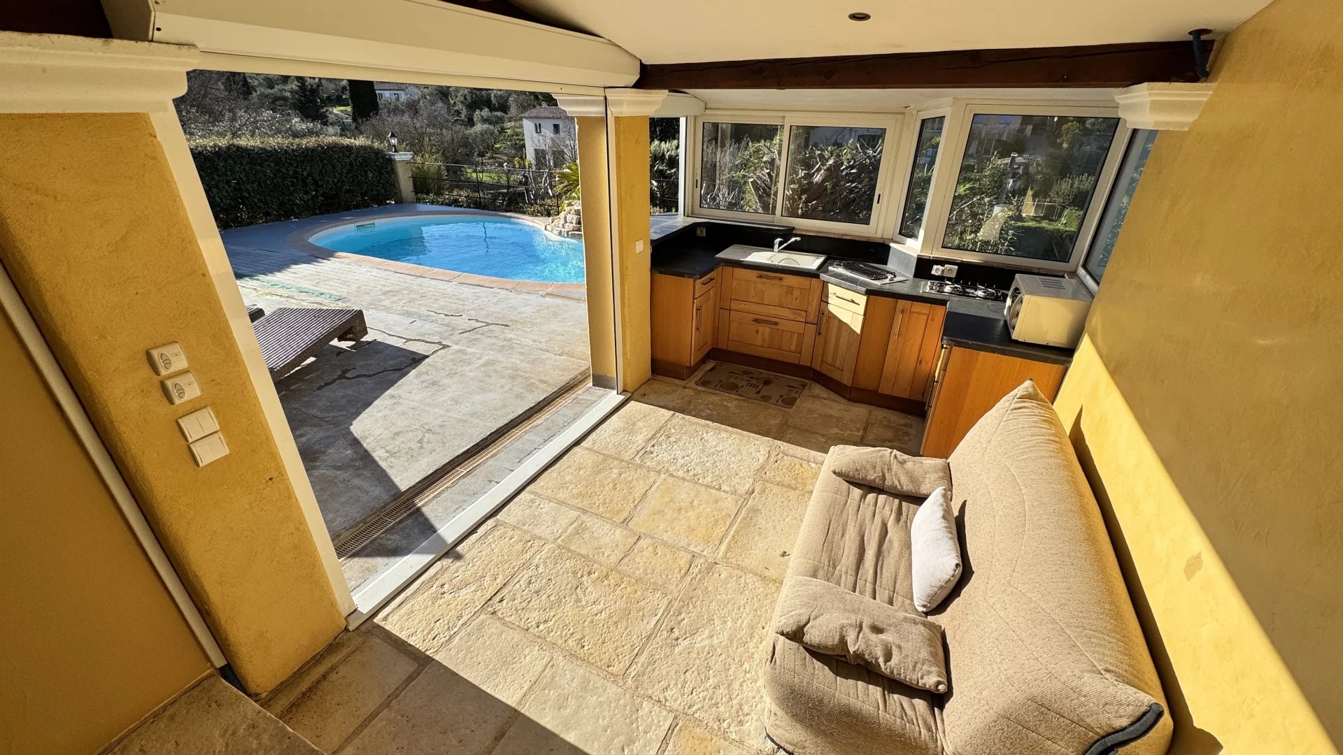 Villa avec piscine et garage