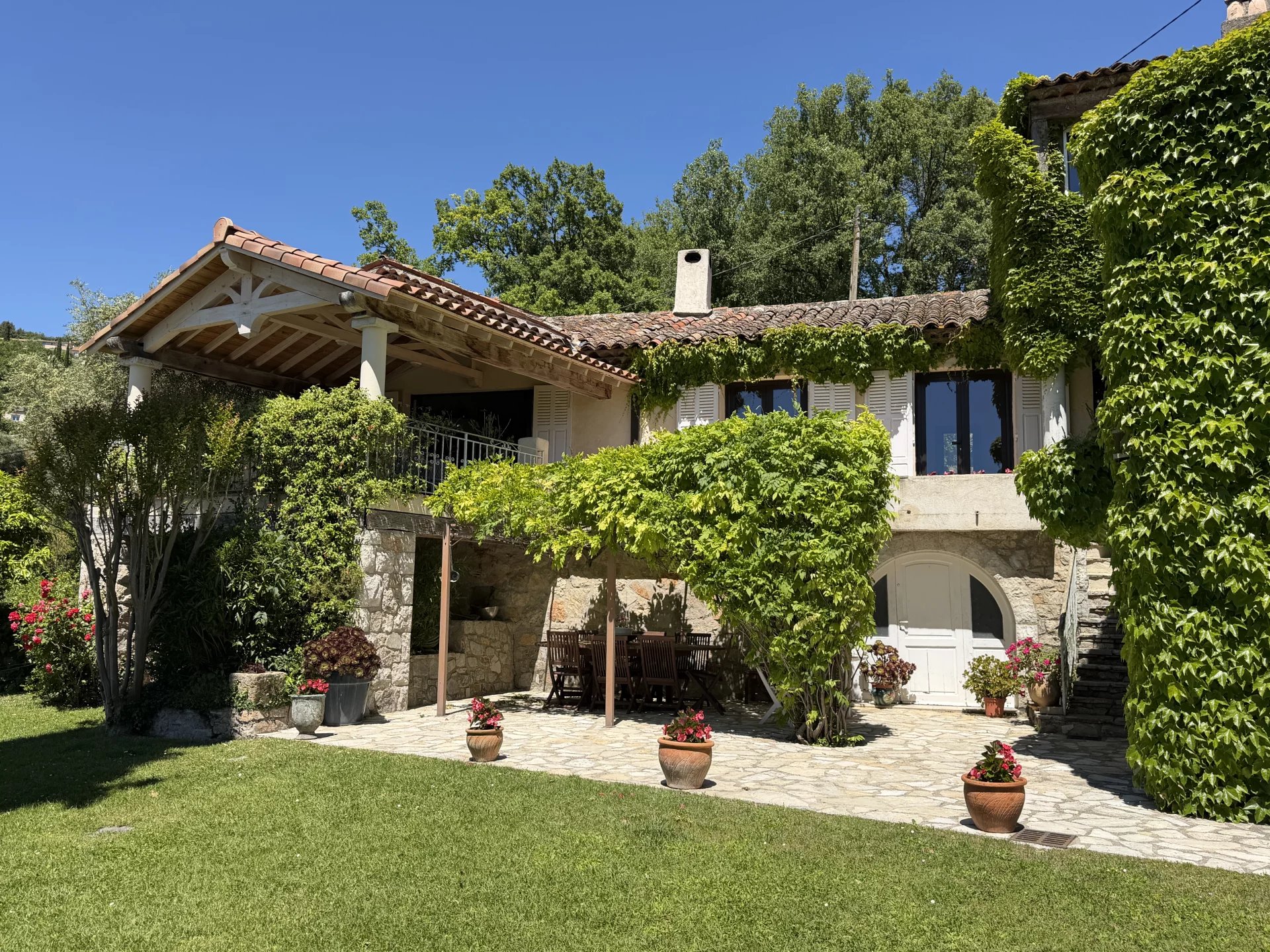 Charming old stone farmhouse with character - Callian