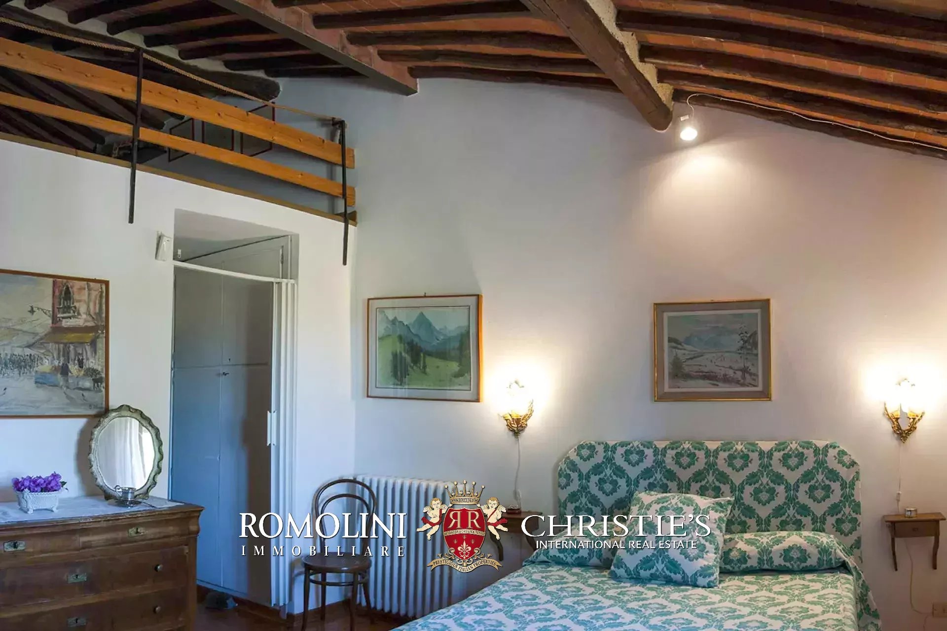 18 Bedroom Vineyard's Image 82