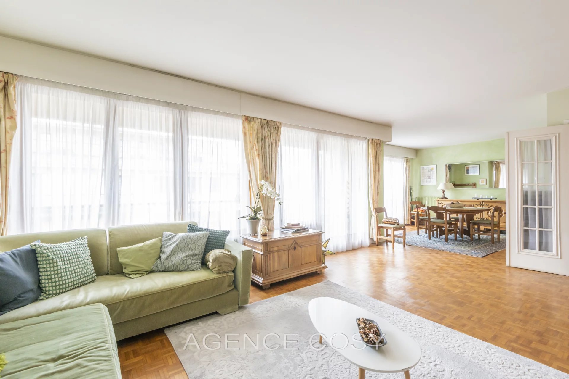Versailles Montreuil St Symphorien - 4P. 106 m² en étage élevé avec balcon