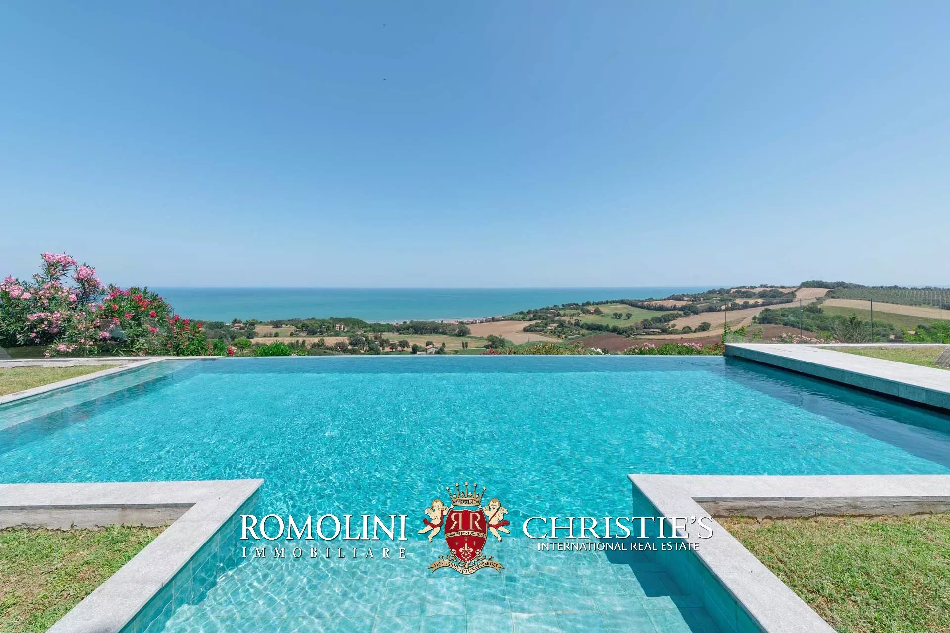 6 Bedroom Villa/Townhouse's Image 6