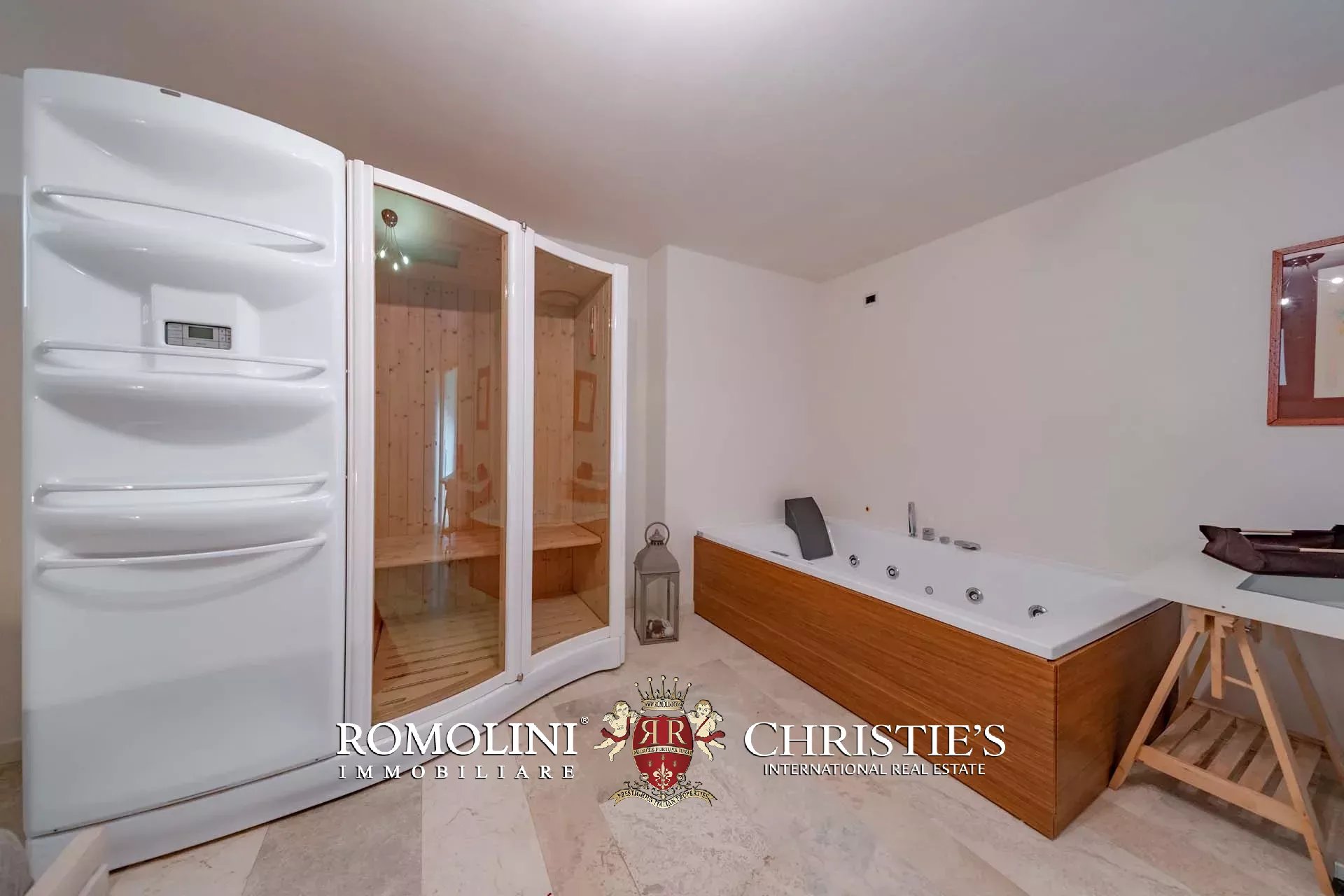 10 Bedroom Villa/Townhouse's Image 65