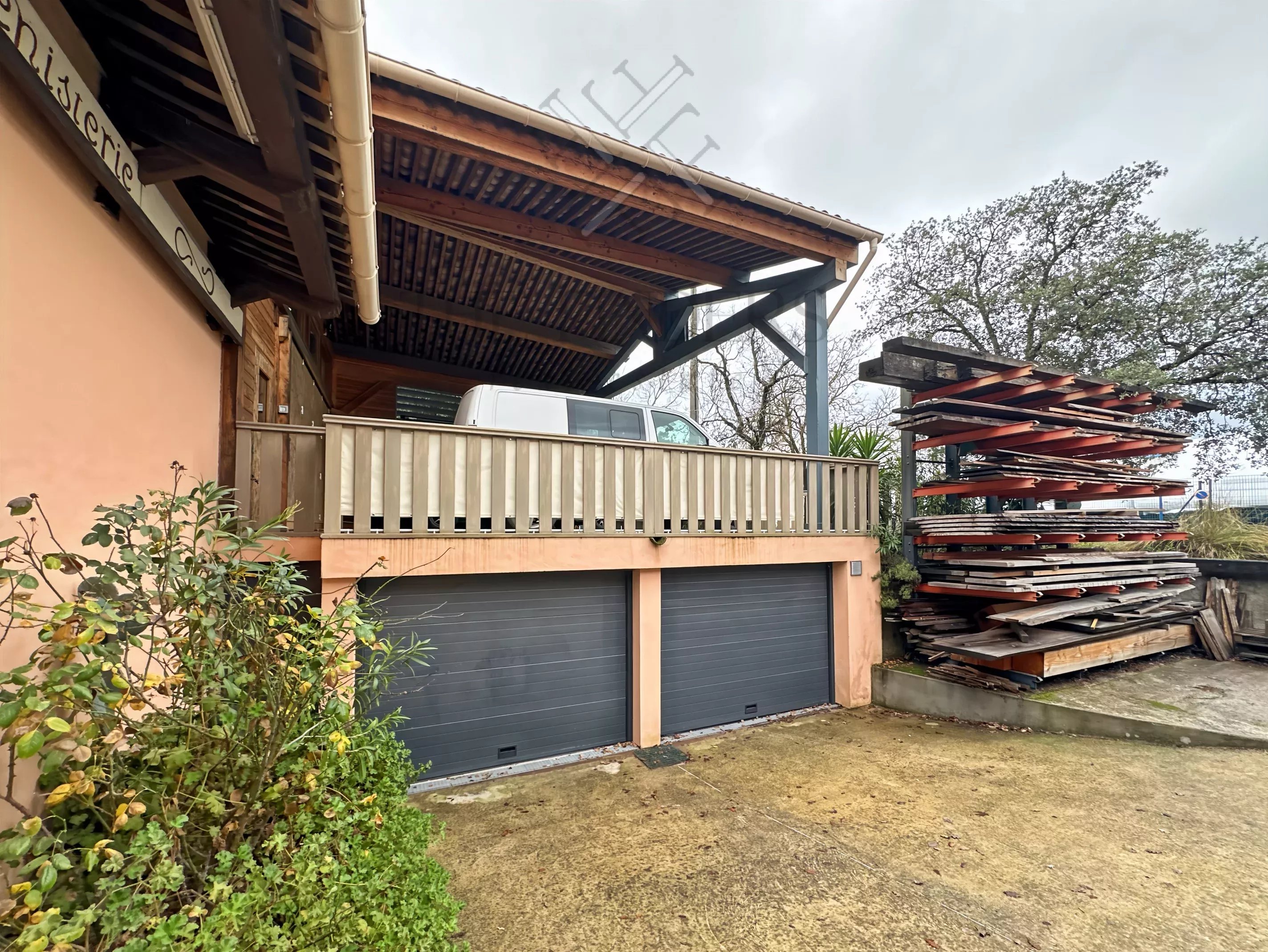 Entrepôt à vendre - Usage mixte professionnel et habitation