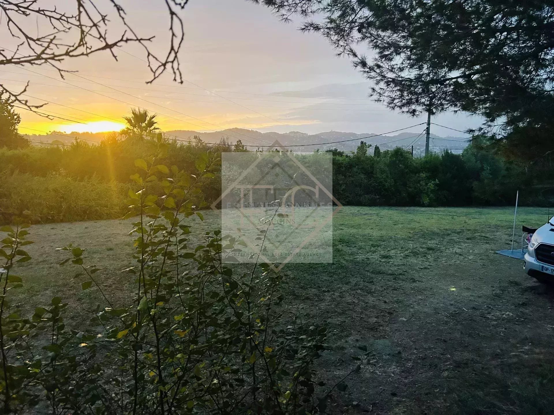 Terrain constructible. Énorme potentiel à Mougins