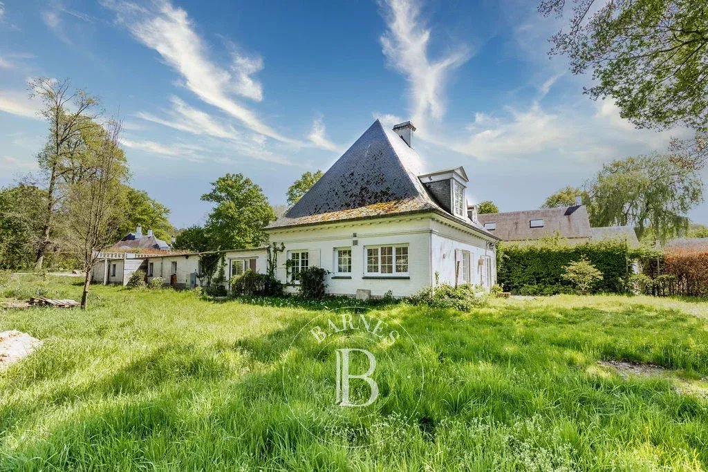 Belle villa Lipszyc avec potentiel dans domaine privé de 7ha