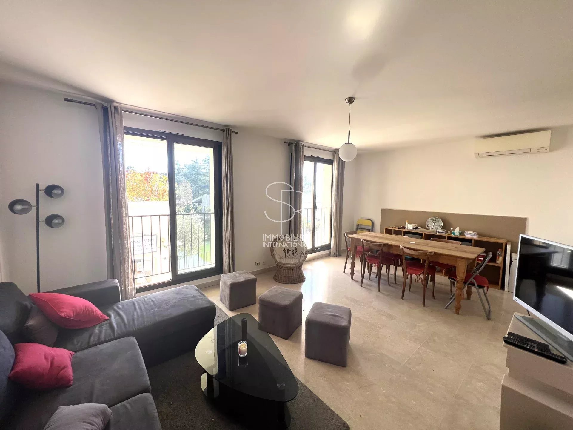 Agence immobilière de 