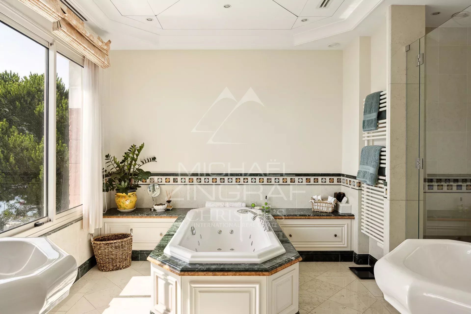 8 Bedroom Villa/Townhouse's Image 21