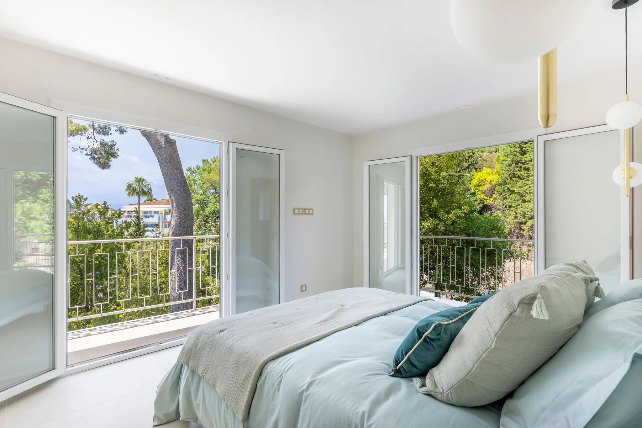  Image of Apartment - 2 Bedrooms for Sale in Alpes-Maritimes-Cannes-France, Image 22