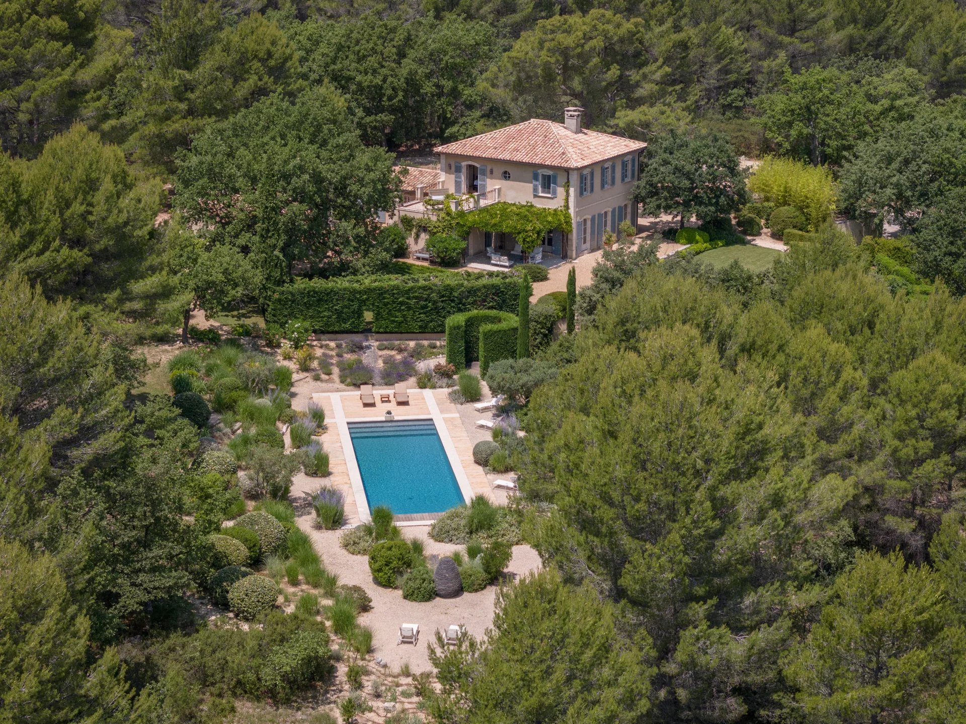 Exceptional Estate Near Aix-en-Provence