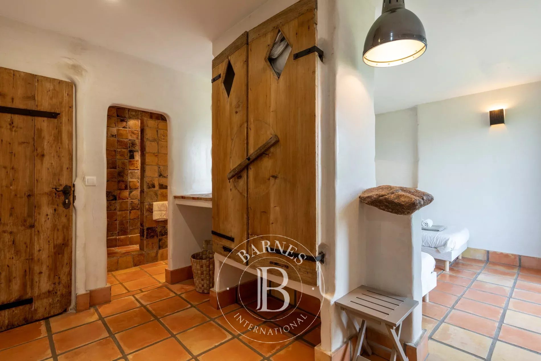 Exclusive listing – Bonifacio. Architect-designed villa in the style of a bergerie, featuring 4 bedrooms, a swimming pool, sea and mountain views, and close proximity to the beach. - picture 28 title=