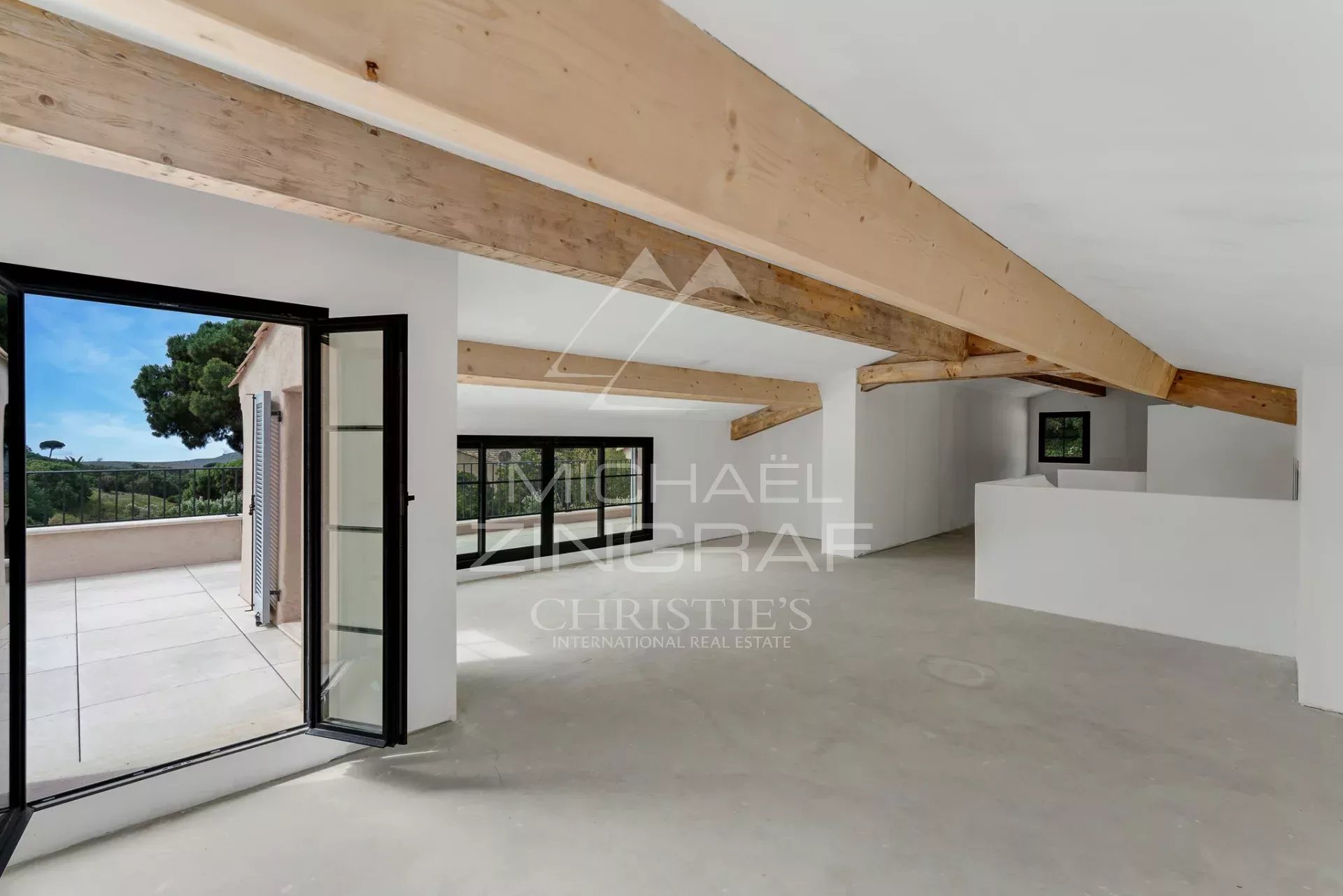 6 Bedroom Villa/Townhouse's Image 8