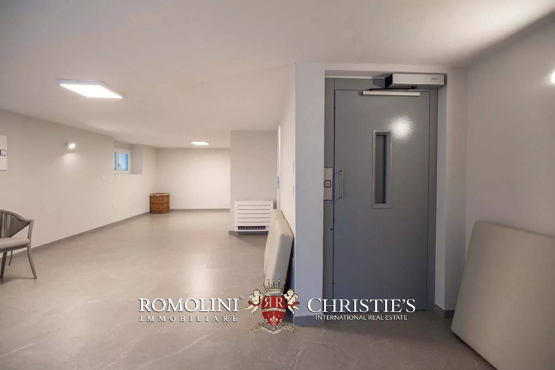 5 Bedroom Villa/Townhouse's Image 29