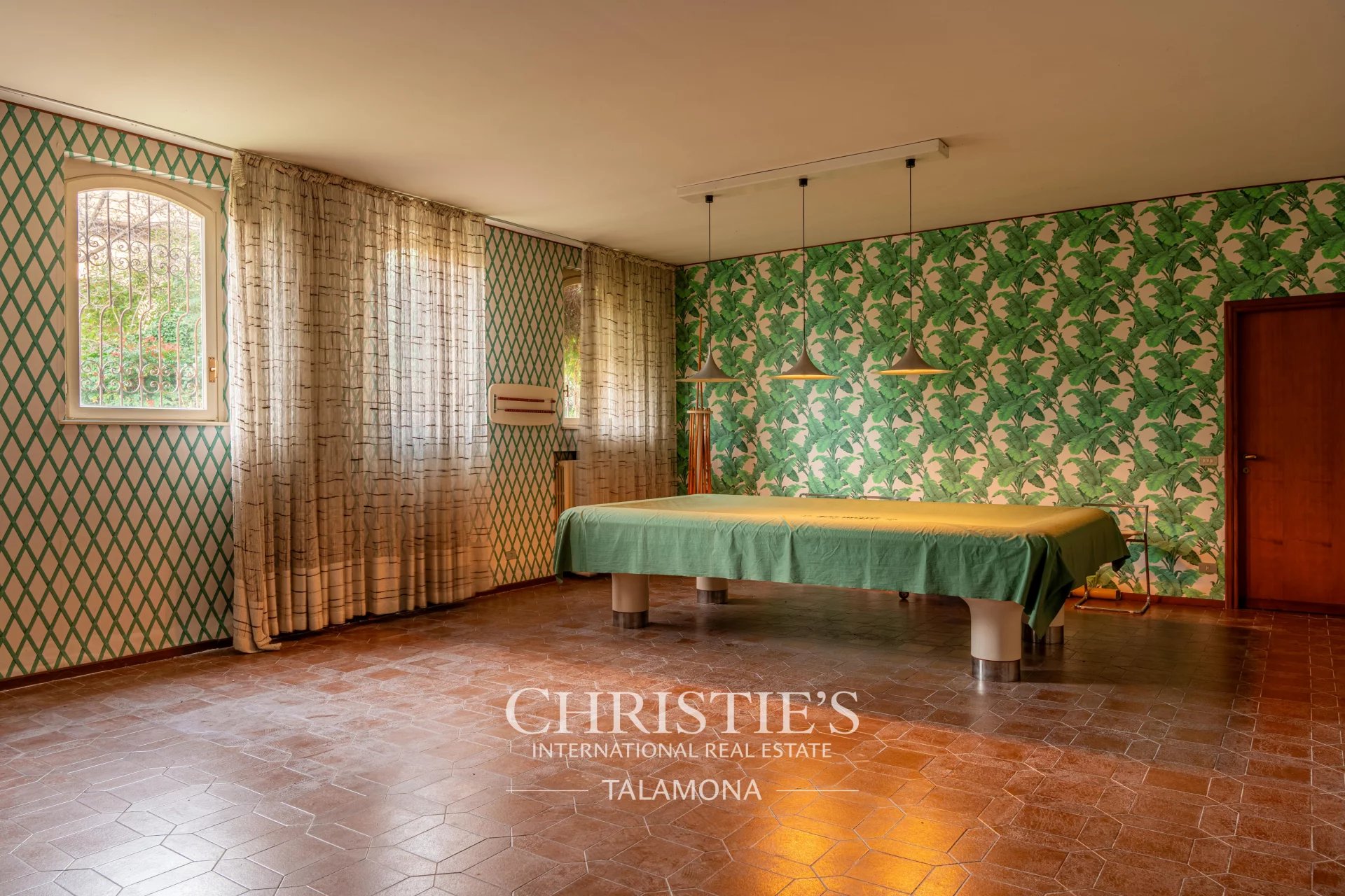 6 Bedroom Villa/Townhouse's Image 34